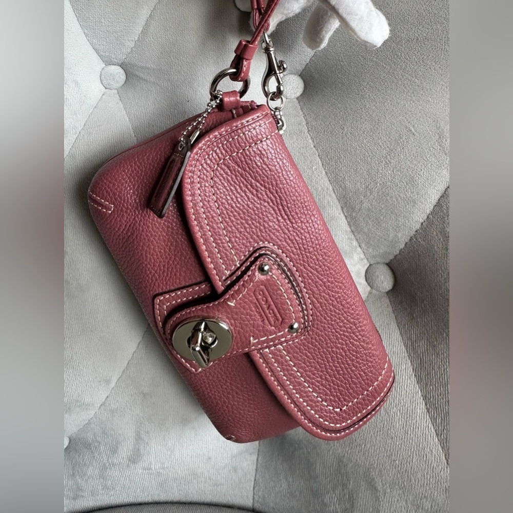 New Coach Leather Wristlet - Picture 12 of 13